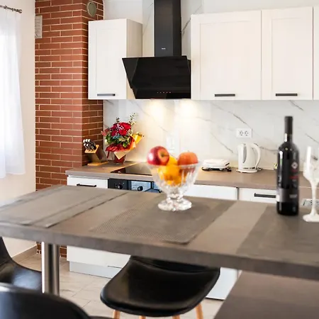 Manilu דוברובניק