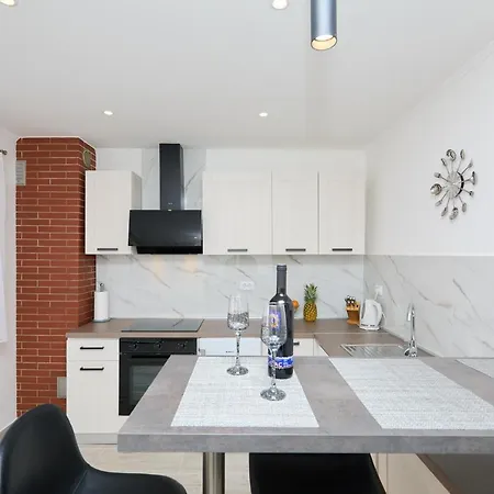 Apartment Manilu *